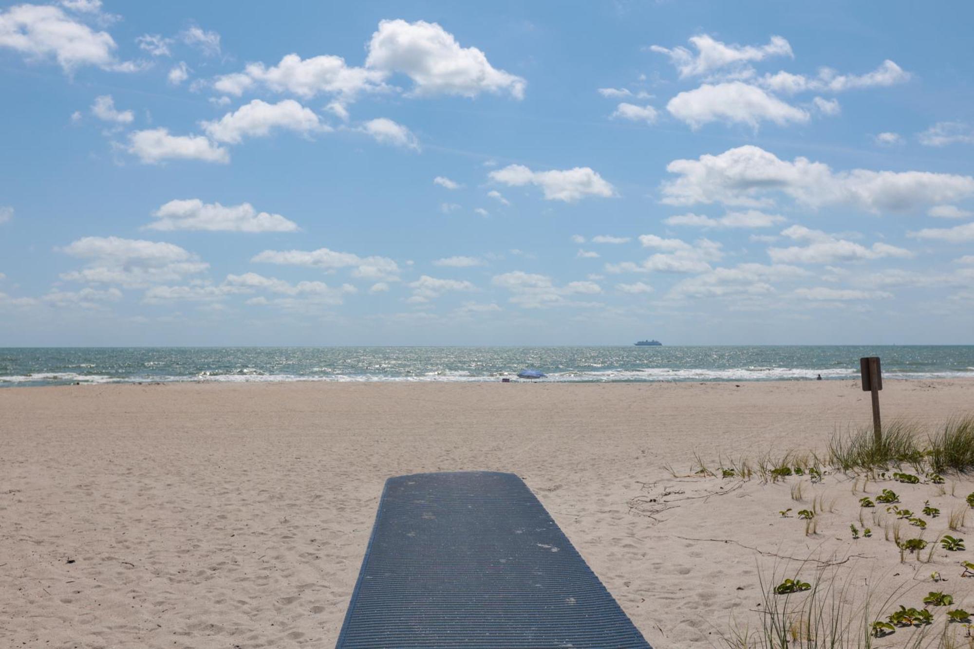 Cape Canaveral Escape With Grill Walk To Beach! Екстер'єр фото